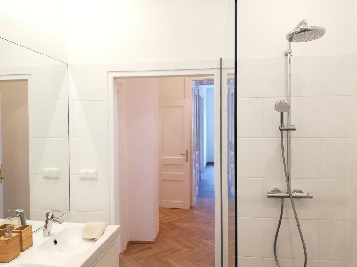 Central Living Apartments - Schoenbrunn Вена Экстерьер фото