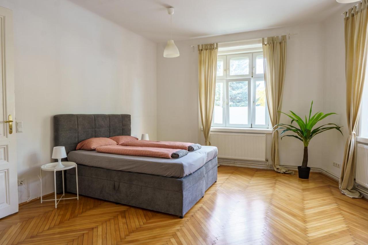 Central Living Apartments - Schoenbrunn Вена Экстерьер фото