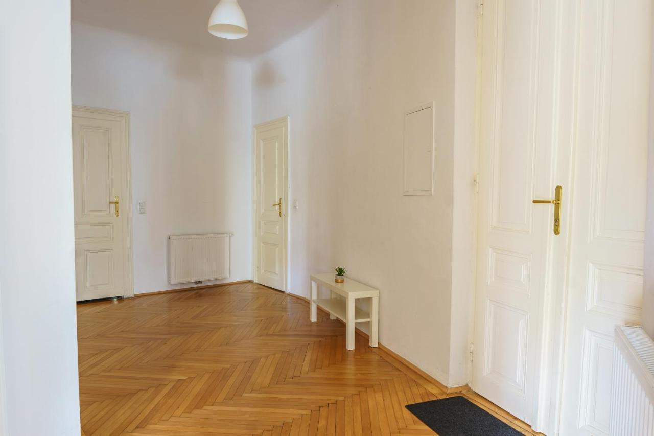 Central Living Apartments - Schoenbrunn Вена Экстерьер фото