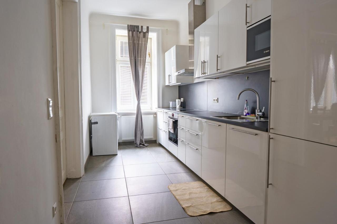 Central Living Apartments - Schoenbrunn Вена Экстерьер фото